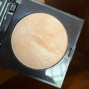 Laura Mercier Highlight 01